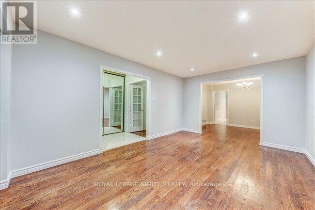Photo - 23 Longbow Square