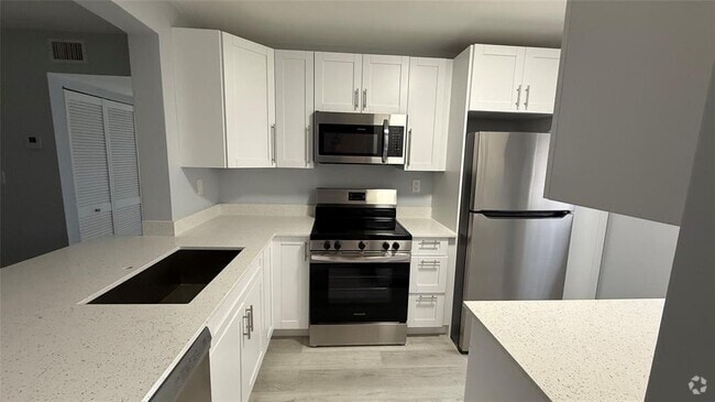 Building Photo - 110 NW 60th Ave Rental