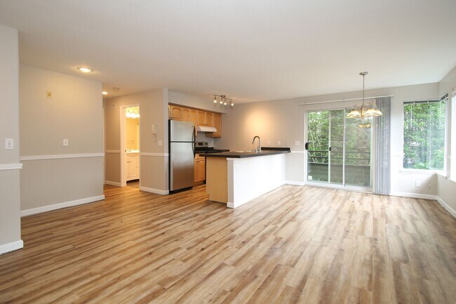 Photo - The Crest On Belmont