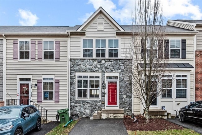 Photo - Commuter Friendly 3 Bed 3.5 Bath Townhome