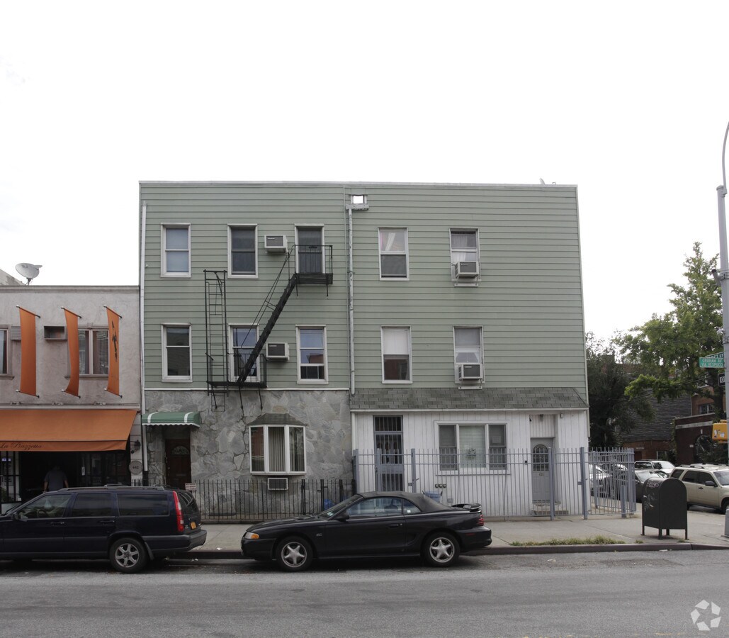 Photo - 438 Graham Ave