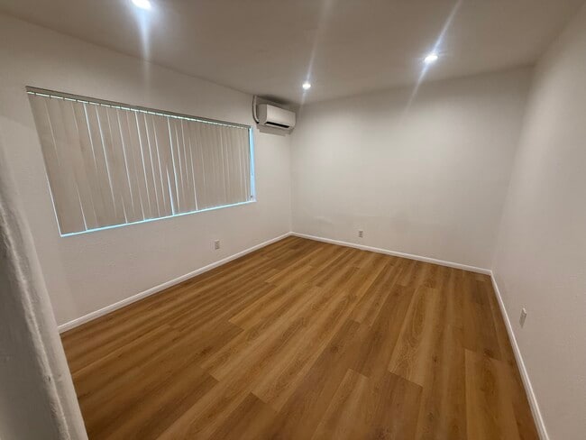 2319 S Rimpau Blvd Unit 1