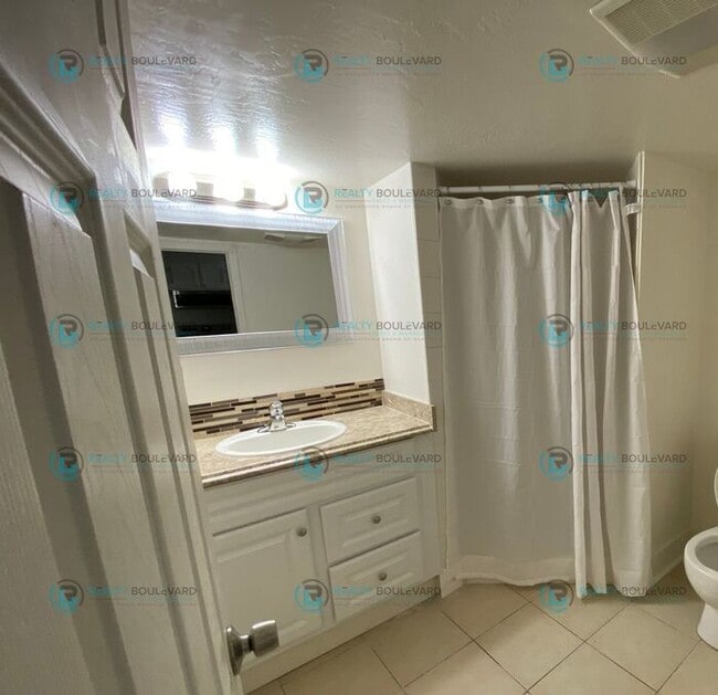 Photo - 1/2 Month Free! 1 Bedroom 1 Bath in Near Wells District/Midtown
