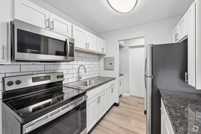 2BR, 1BA - 798SF - Kitchen