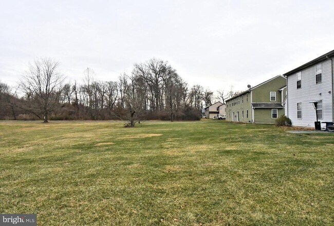 Photo - 592 Wrensong Rd