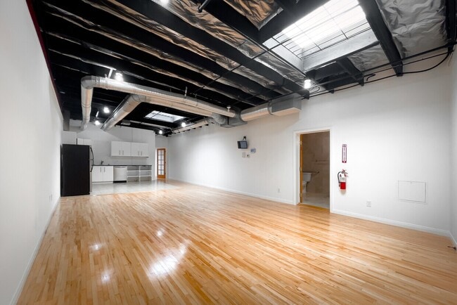 Photo - 5401 Alvern Cir Unit Suite D