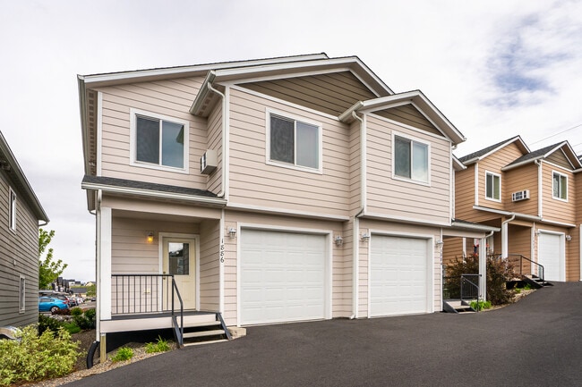 Heron Court - Heron Court Townhomes