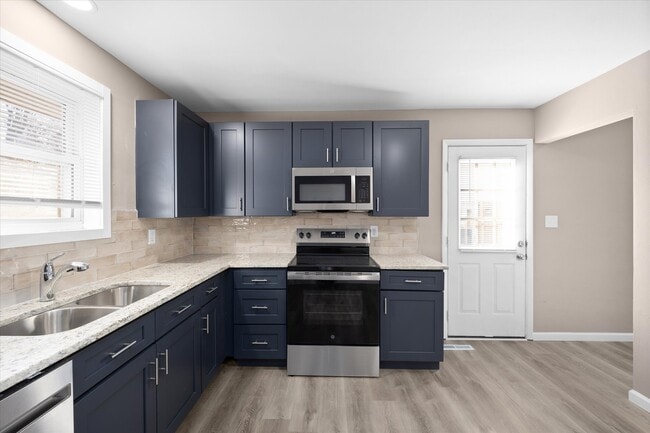Building Photo - 6 Manor Dr Unit 2