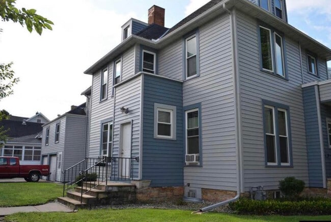 Photo - 305 1/2 Elm St Unidad 305.5