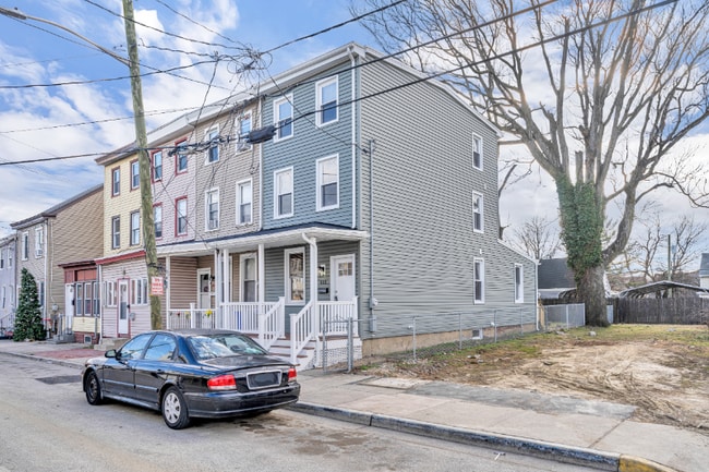 Photo - 332 Morris St