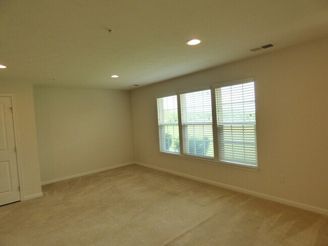 Photo - 2703 Pointe View Dr