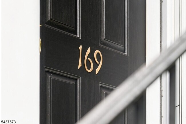 Photo - 169 Broad St