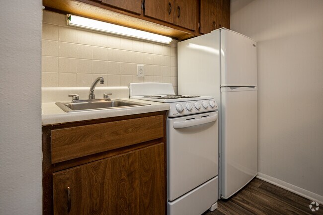 Studio, 1 BA - 350SF