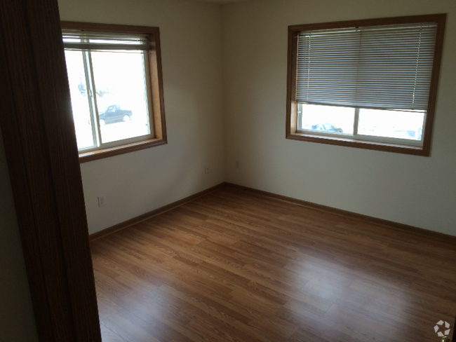 Building Photo - 100 S Division St Rental