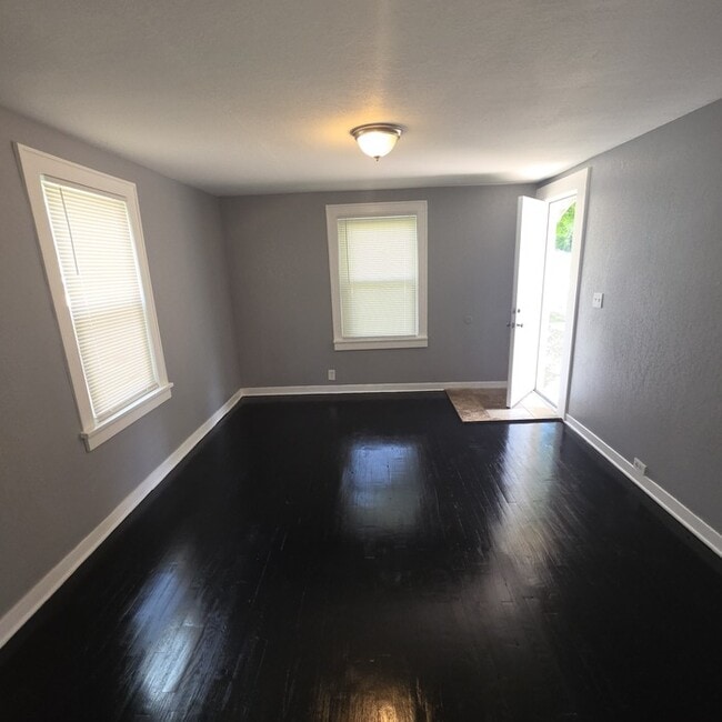 Cozy 3 bedrooms and 1 full bath home located on S Willow Ave in Independence, MO