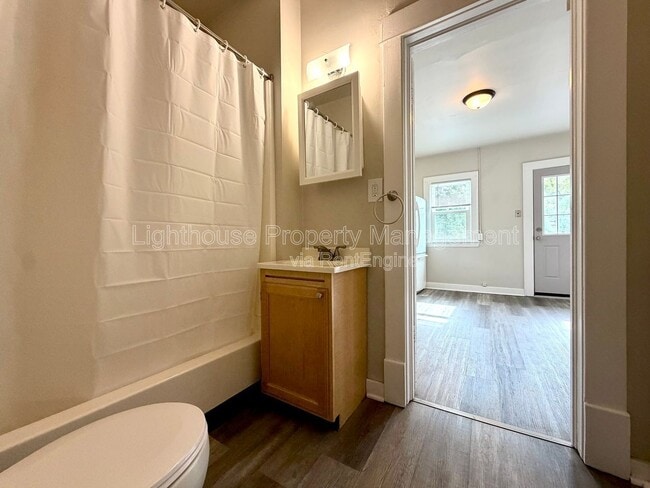 Photo - 1242 Davis Ave NW