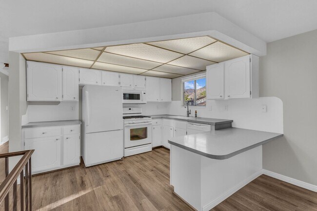 Photo - Spacious 5 Bed in Riverdale with Large Yard