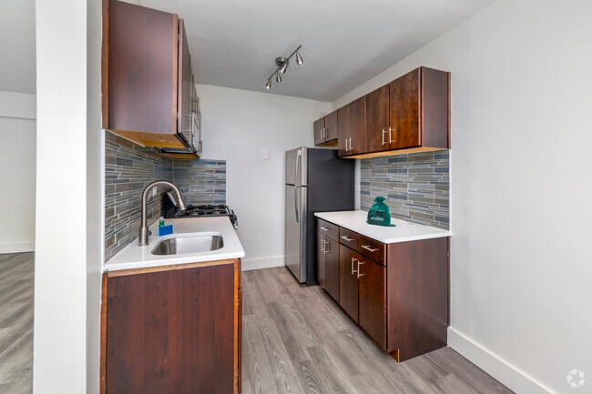 1BR, 1BA – 622SF - Kitchen