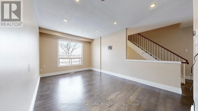Photo - 64 Bronte St. S