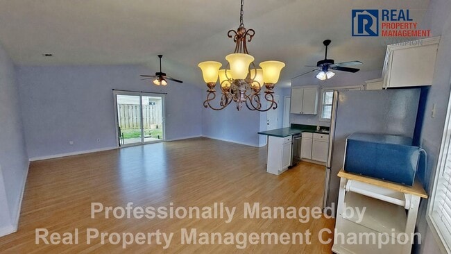 Photo - 3 BD/2 BA Open Plan with Vaulted Ceiling in Ogden