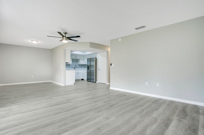 Photo - 513 Fairways Ln