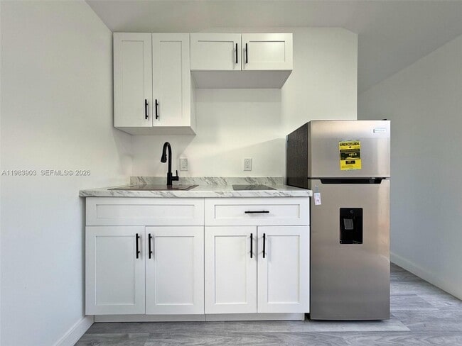 Building Photo - 9255 SW 43rd Terrace Unit Rear