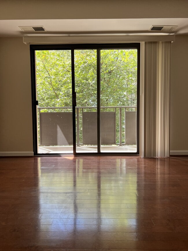Photo - 6001 Arlington Blvd Unit 305