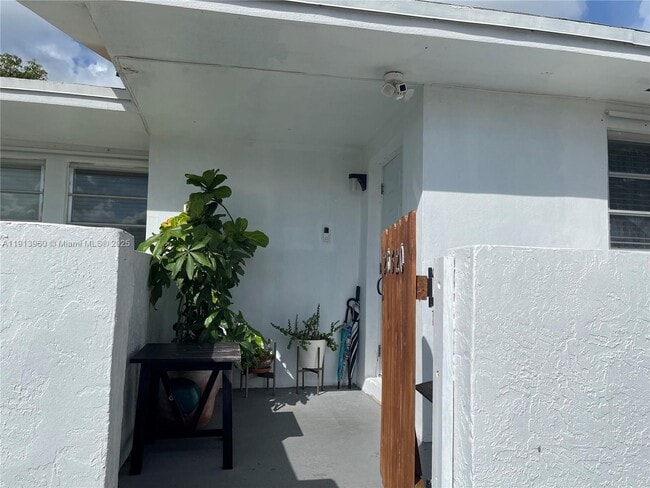 Photo - 20520 SW 92nd Pl Unidad 0