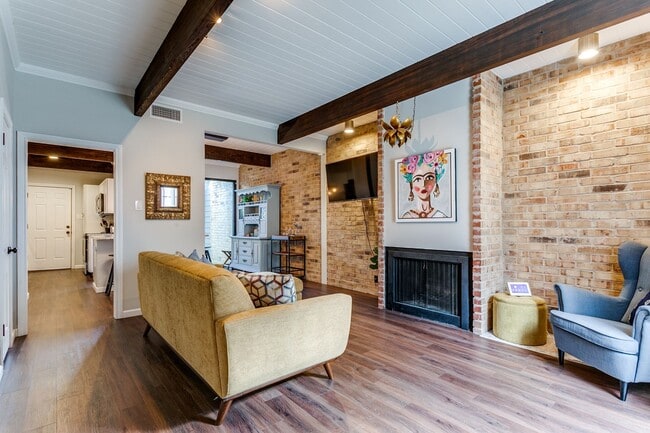 Photo - TERRELL HILLS TOWNHOUSE