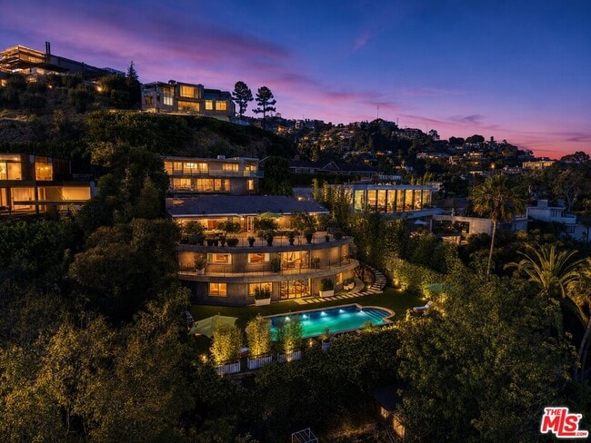 Building Photo - 8740 St Ives Dr
