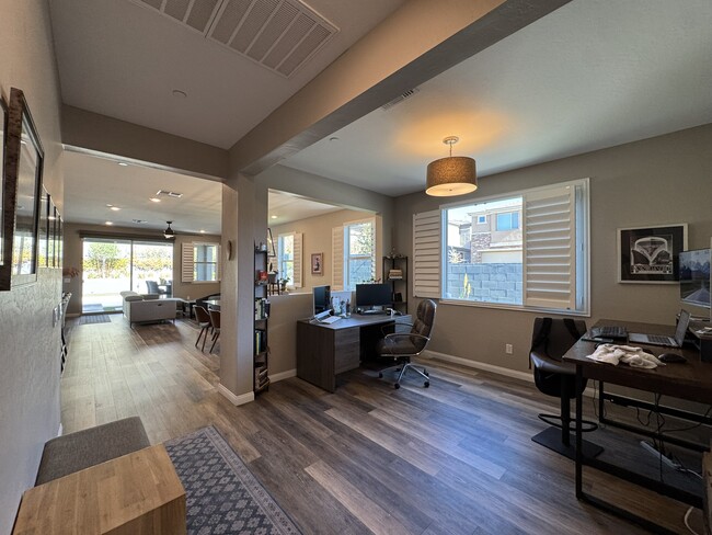 Photo - 331 Coastal Redwood St