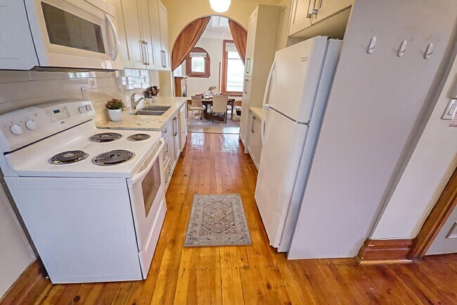 Photo - 71 Spadina Rd