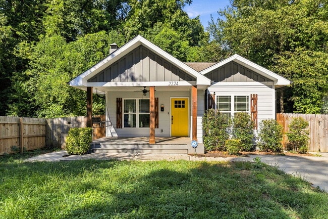 Photo - Updated Cottage 5 mins from Uptown Charlotte!