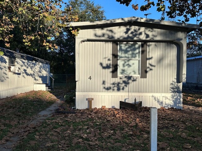 Photo - 2 bed / 2 bath - Rent To Own in Zephyrhills, FL Unit 4- MH