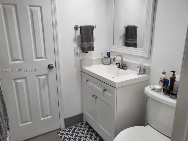 Photo - 960 N Franklin Ave Unidad J