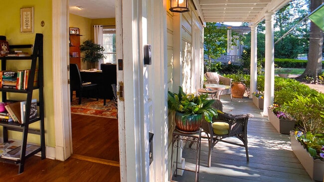 Photo - 1710 N State St