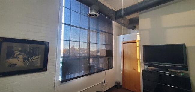 Photo - 200 S 8th St