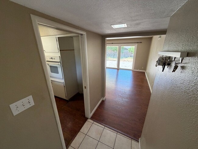 4752 Crestview Dr