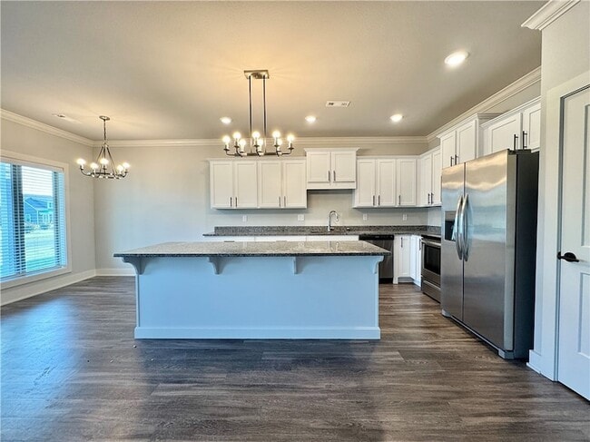 Photo - 832 NE Hts Ln