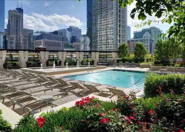 Photo - 66 W Kinzie St