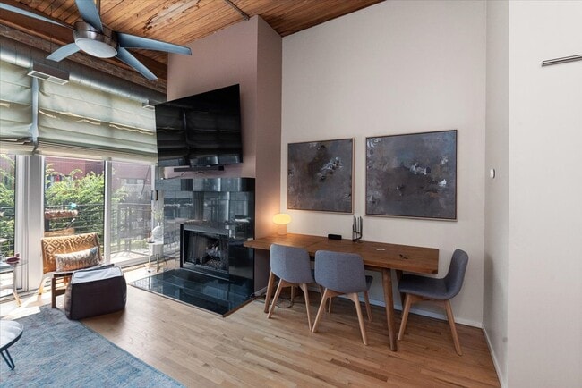 Photo - 2333 W Saint Paul Ave Unit 315