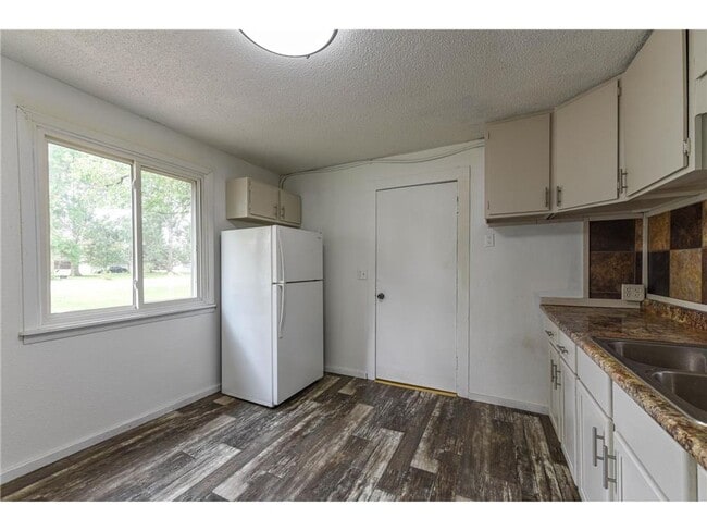 Photo - 2 Bedrooms, 1 Bathroom Single Family Home in Little Falls, MN- Large corner lot