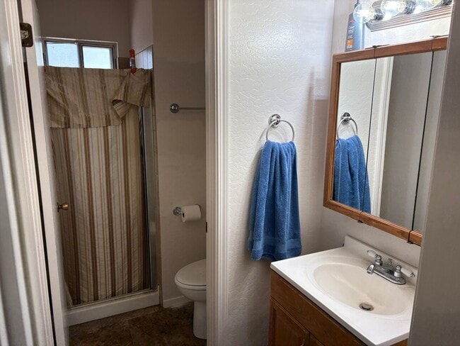 Photo - Large 4 bedroom cabin with fireplace