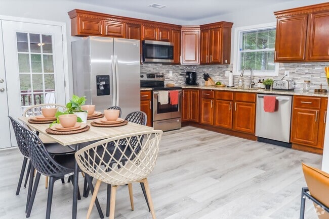 Building Photo - 6413 Westbury Rd Rental
