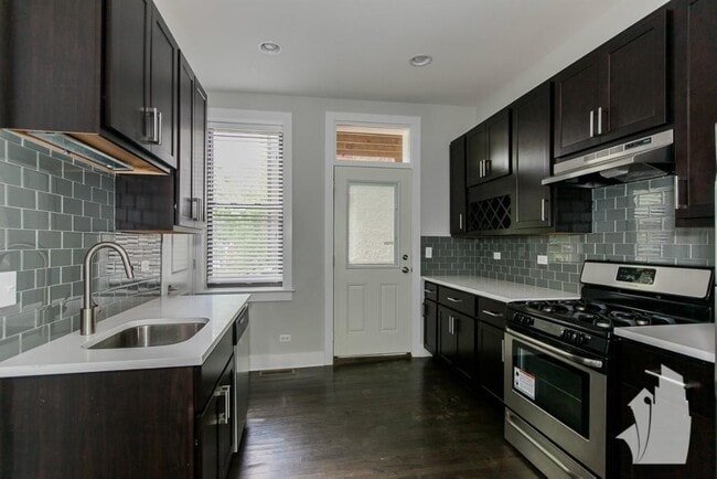 Photo - 1952 W Nelson St Unit 1w