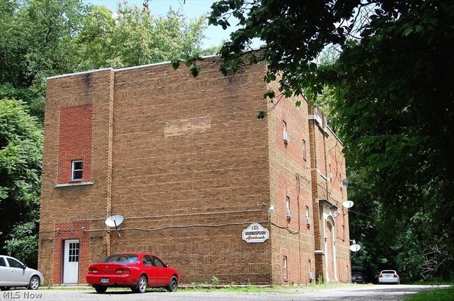 Building Photo - 183 Woodmont Ave Unit 2