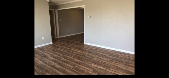 Photo - 404 E 47th St