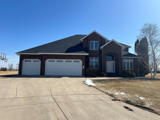 Single Family Home in Moorhead! - Single Family Home in Moorhead!