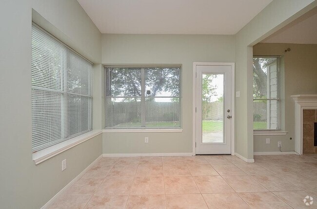 Building Photo - 829 Paul Quinn St Unit B Rental