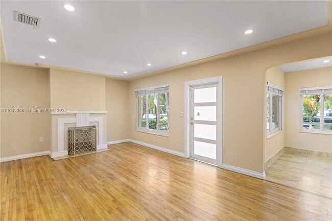 Photo - 610 SW 25th Rd